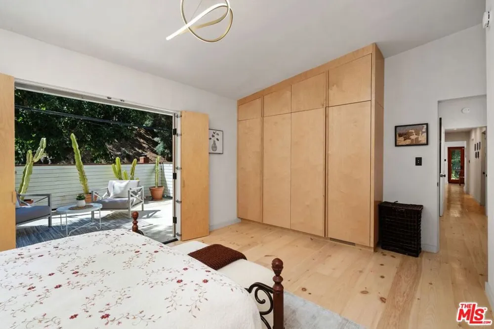 9667 Yoakum Drive Los Angeles, CA 90210