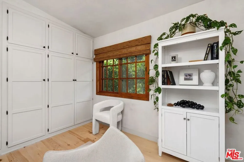 9667 Yoakum Drive Los Angeles, CA 90210
