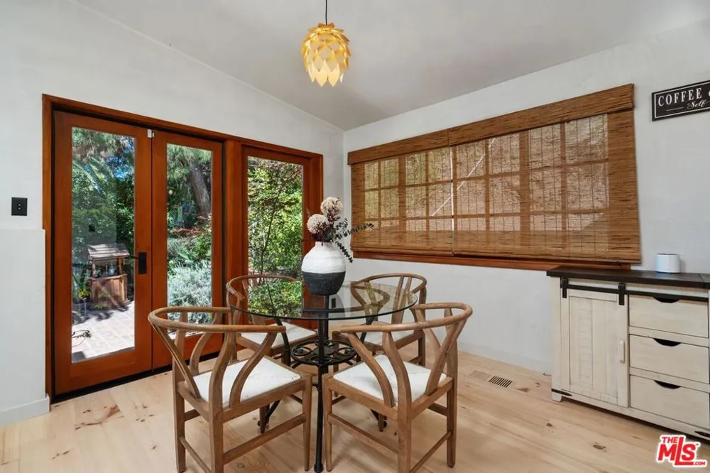 9667 Yoakum Drive Los Angeles, CA 90210