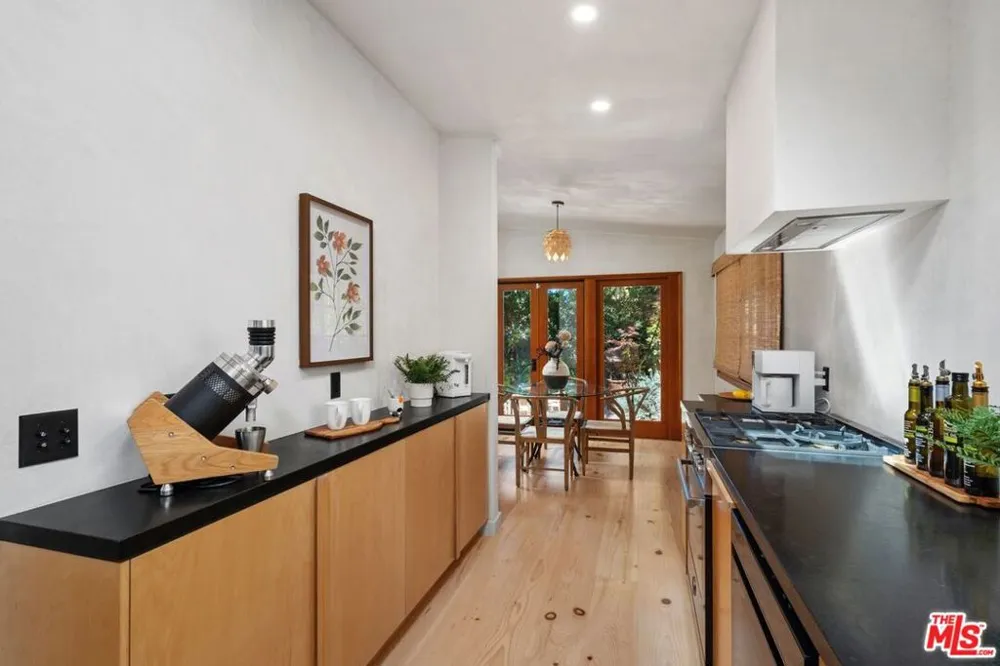 9667 Yoakum Drive Los Angeles, CA 90210