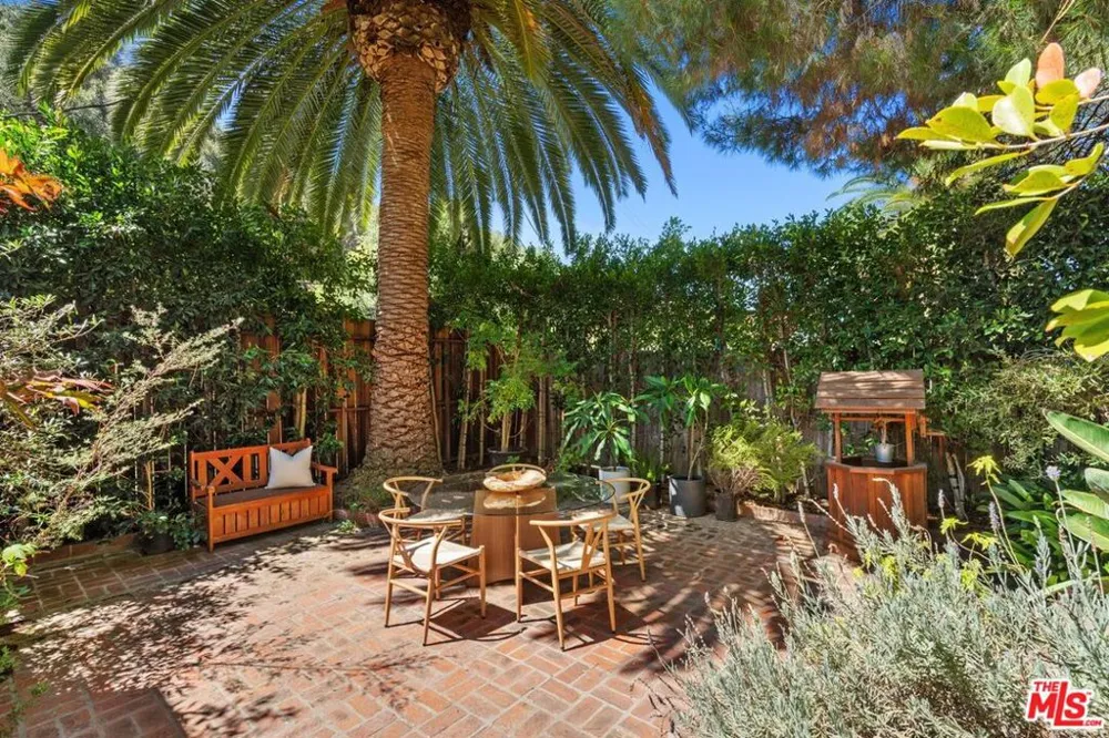 9667 Yoakum Drive Los Angeles, CA 90210