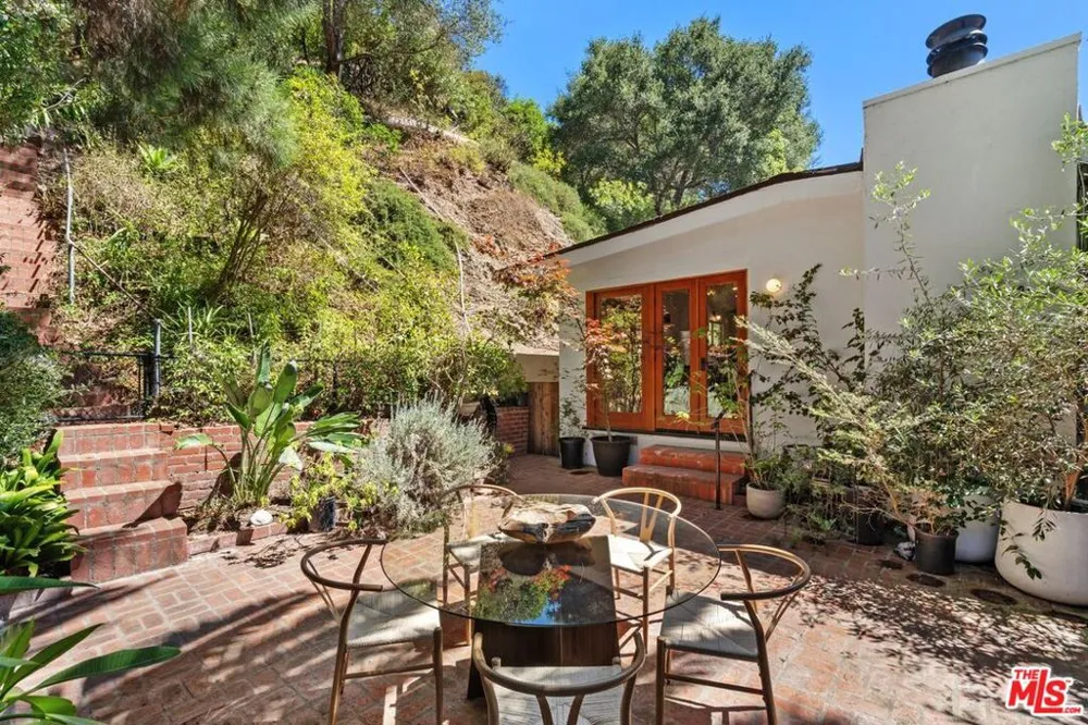 9667 Yoakum Drive Los Angeles, CA 90210