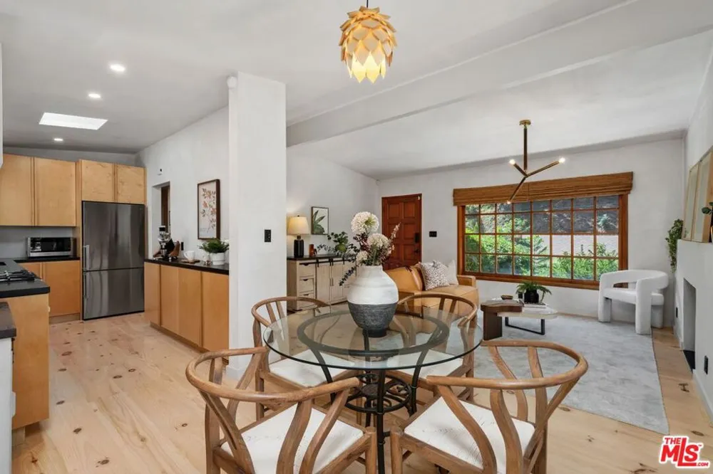 9667 Yoakum Drive Los Angeles, CA 90210