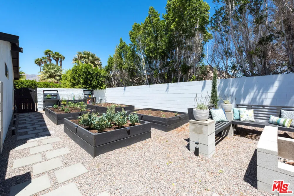 2350 Los Alamos Road Palm Springs, CA 92262