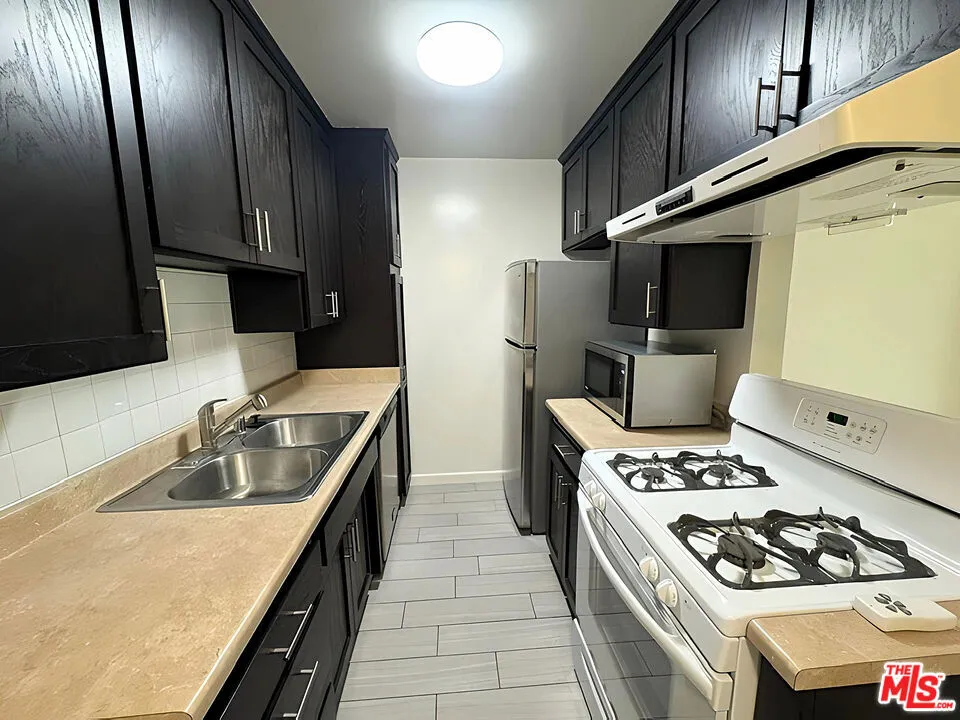 1630 Granville Avenue #207 Los Angeles, CA 90025