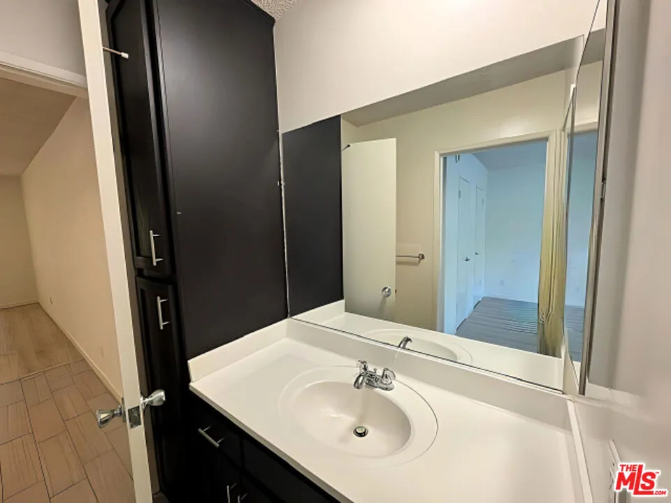 1630 Granville Avenue #207 Los Angeles, CA 90025