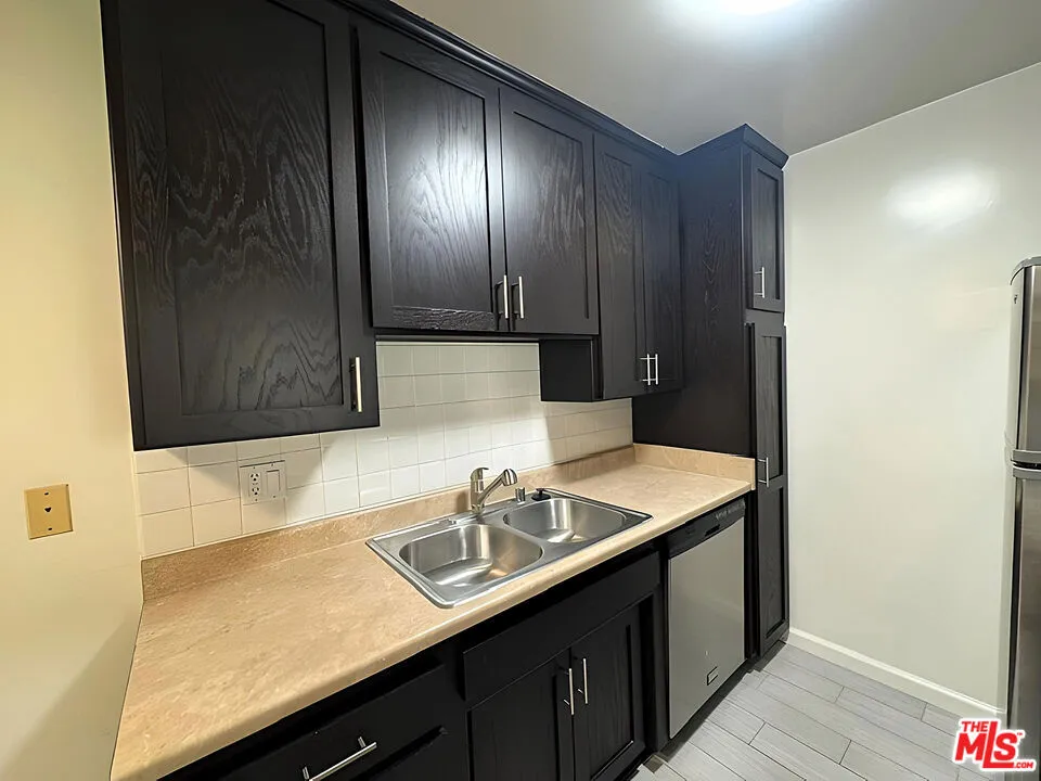 1630 Granville Avenue #207 Los Angeles, CA 90025