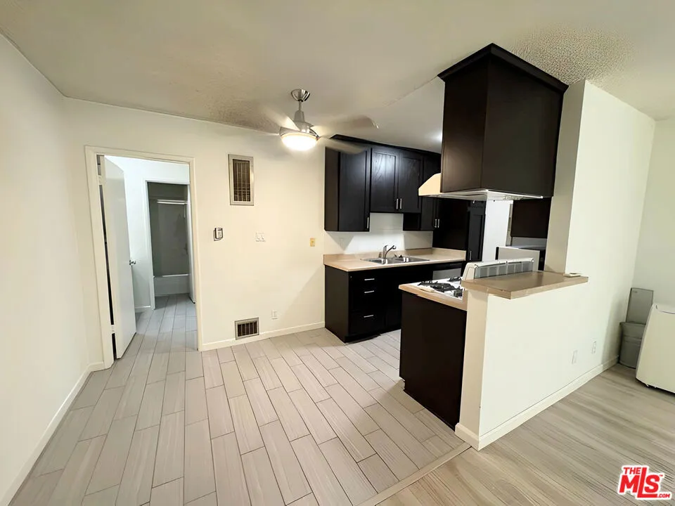 1630 Granville Avenue #207 Los Angeles, CA 90025