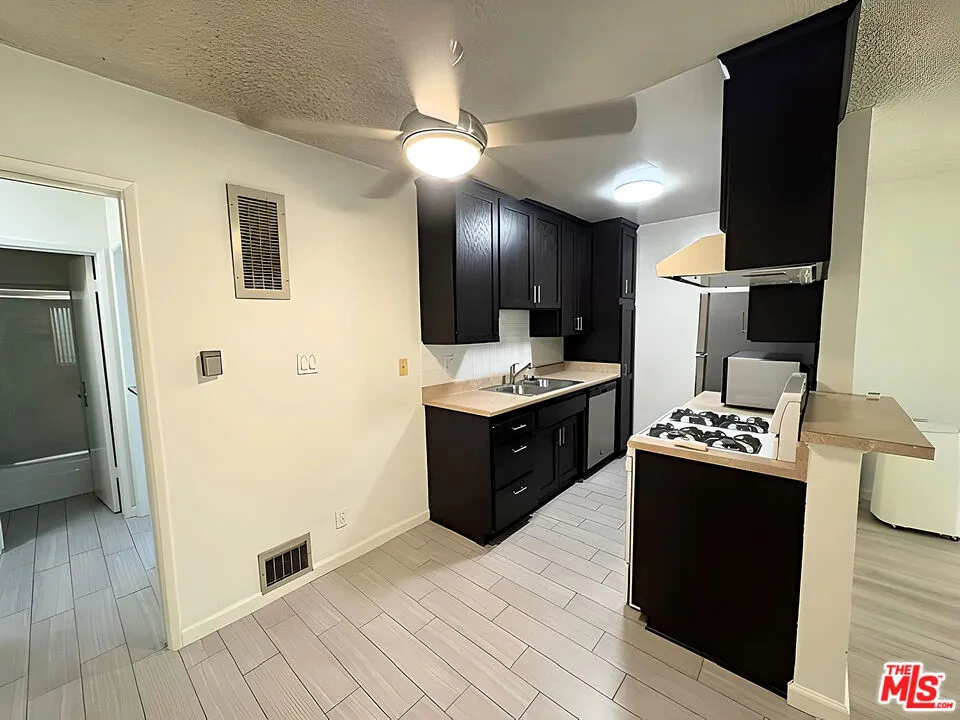 1630 Granville Avenue #207 Los Angeles, CA 90025