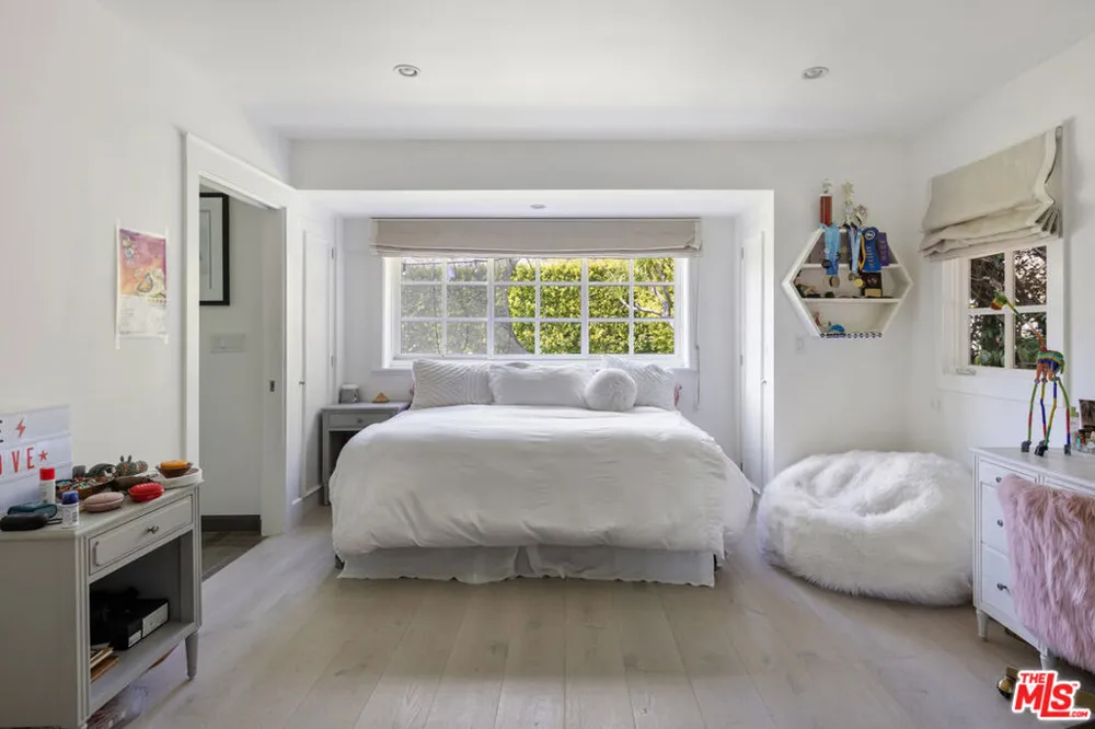 1132 Napoli Drive Los Angeles, CA 90272