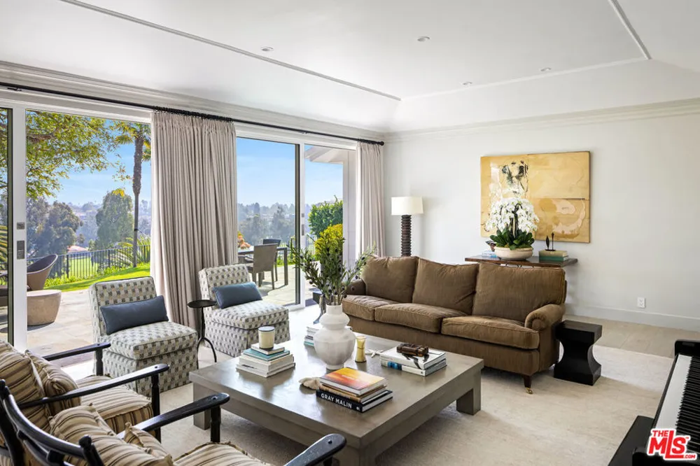 1132 Napoli Drive Los Angeles, CA 90272