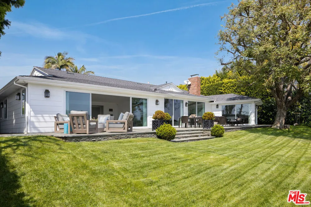 1132 Napoli Drive Los Angeles, CA 90272