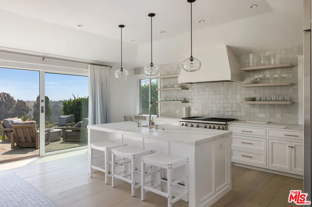 1132 Napoli Drive Los Angeles, CA 90272