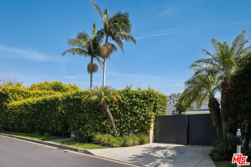 1132 Napoli Drive Los Angeles, CA 90272