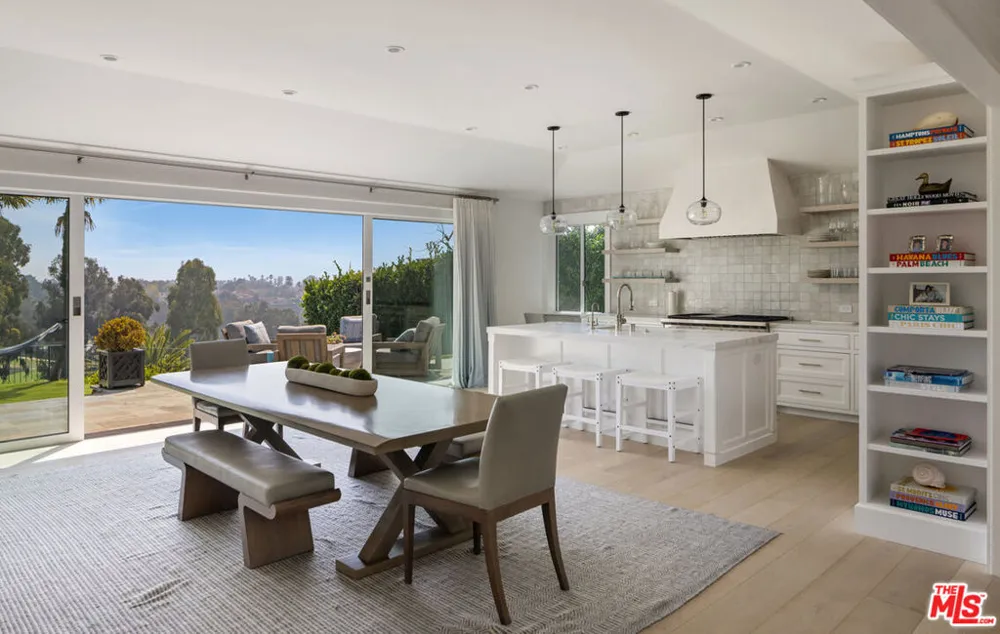 1132 Napoli Drive Los Angeles, CA 90272
