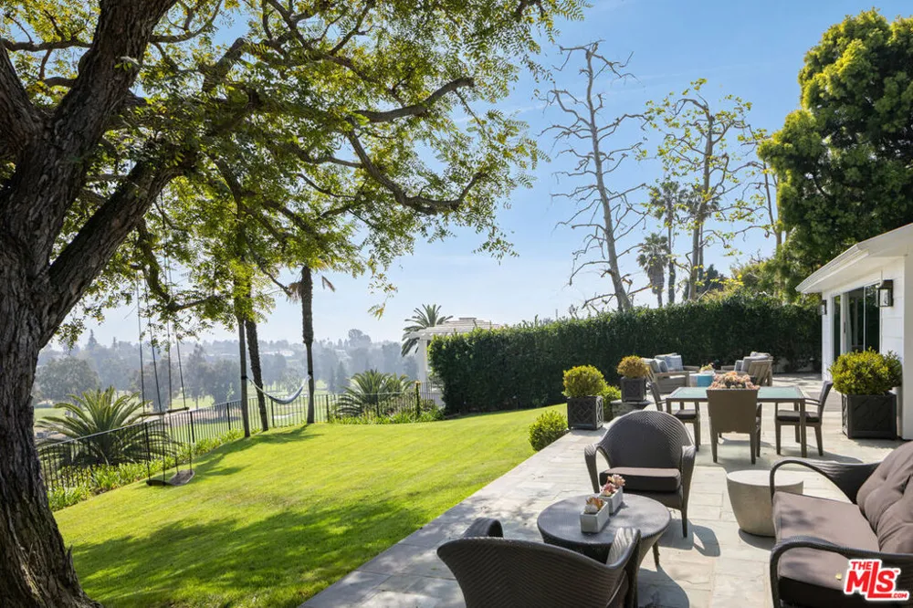 1132 Napoli Drive Los Angeles, CA 90272