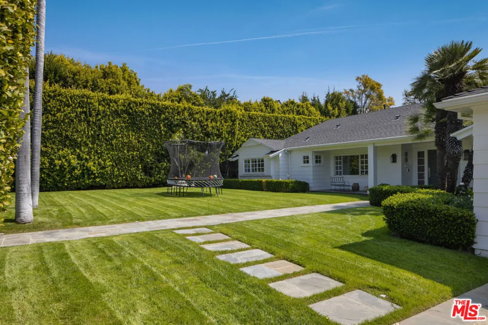 1132 Napoli Drive Los Angeles, CA 90272