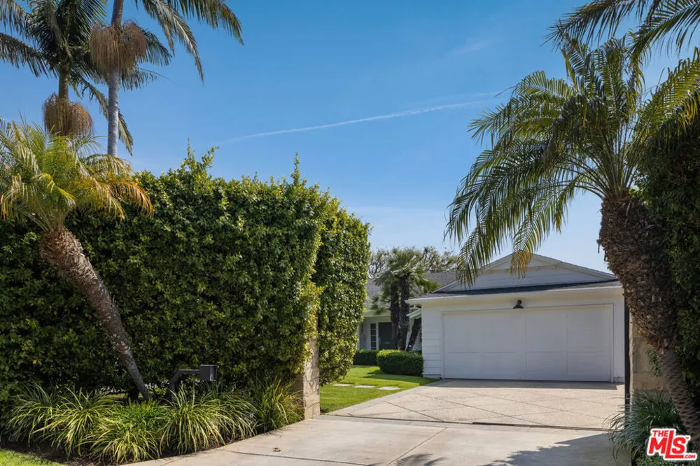 1132 Napoli Drive Los Angeles, CA 90272