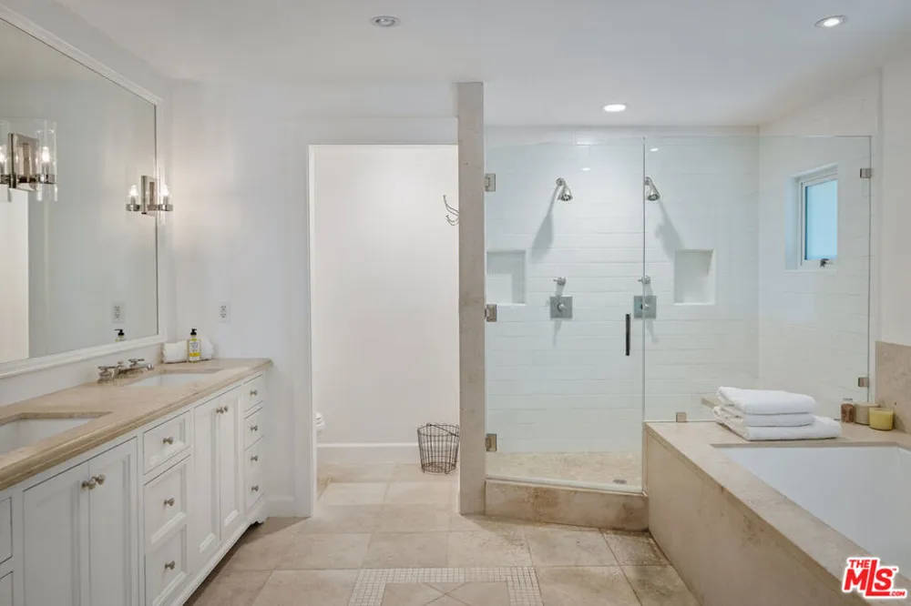 1132 Napoli Drive Los Angeles, CA 90272