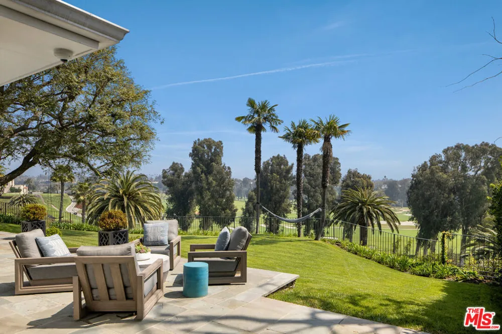 1132 Napoli Drive Los Angeles, CA 90272