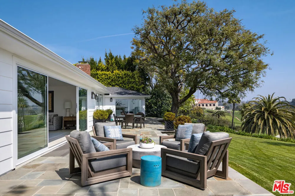 1132 Napoli Drive Los Angeles, CA 90272