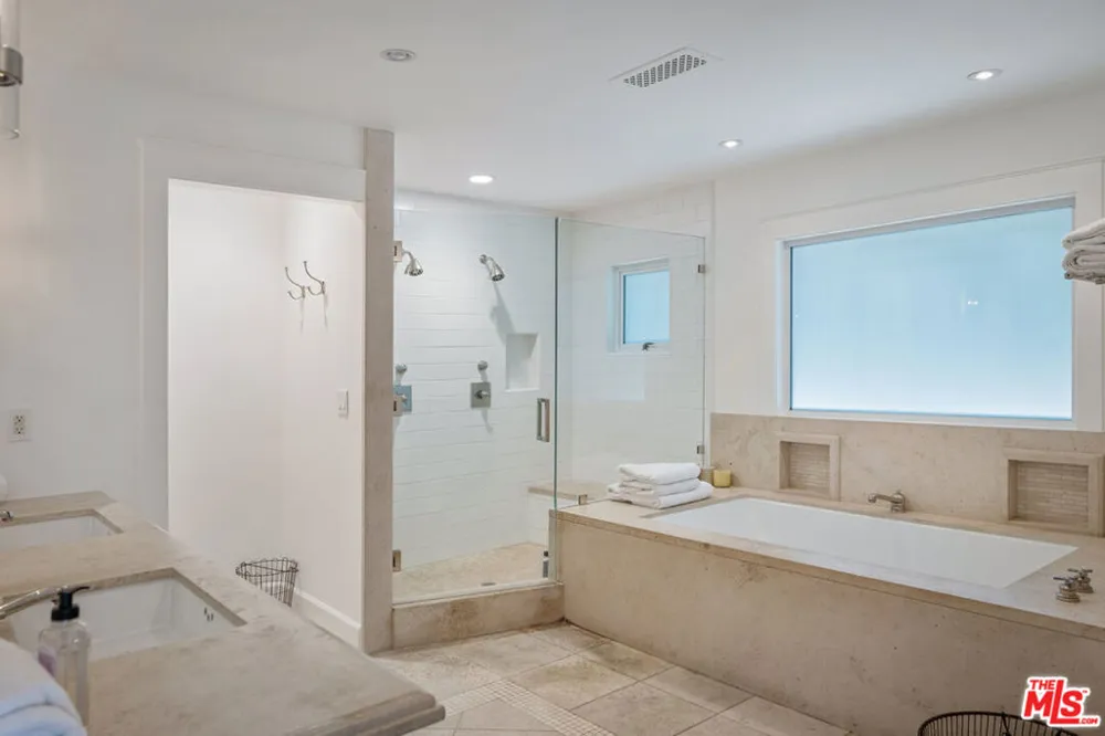 1132 Napoli Drive Los Angeles, CA 90272