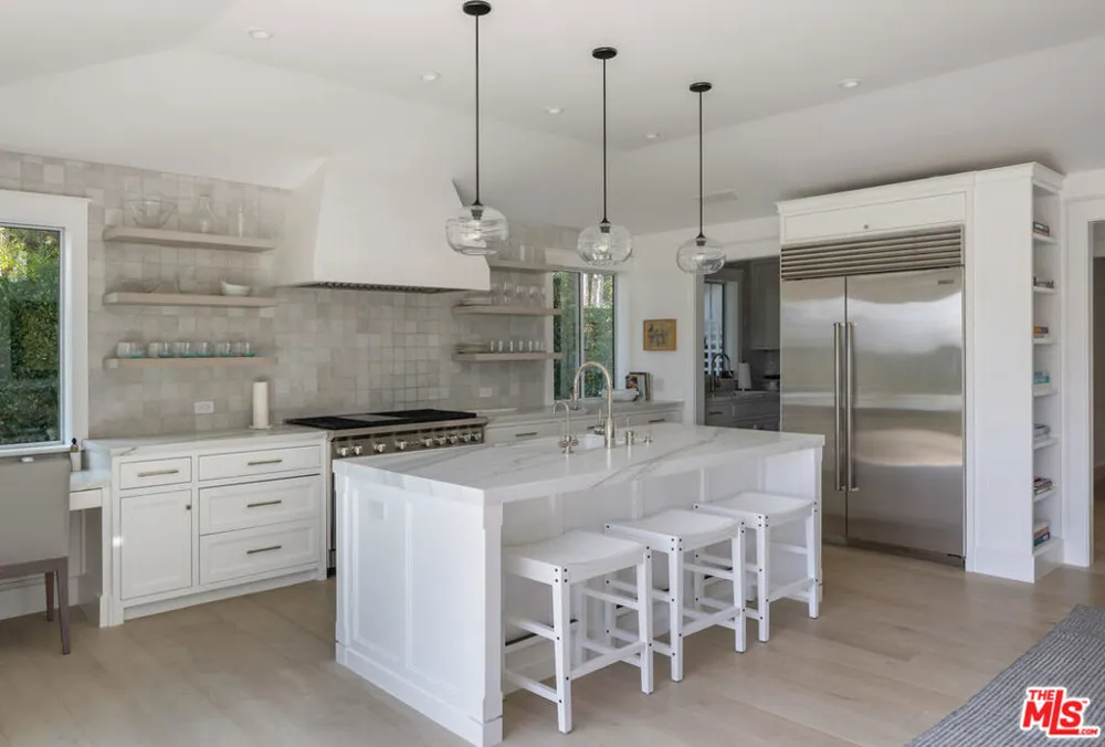 1132 Napoli Drive Los Angeles, CA 90272