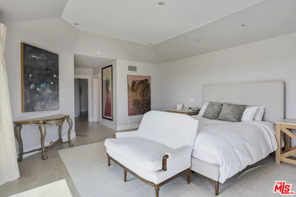 1132 Napoli Drive Los Angeles, CA 90272