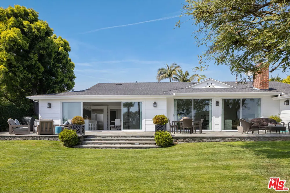 1132 Napoli Drive Los Angeles, CA 90272