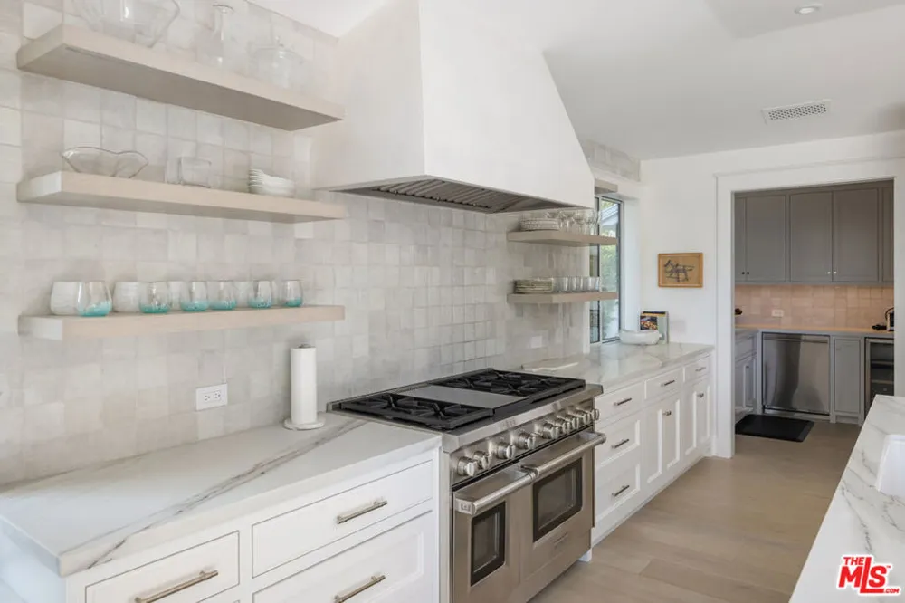 1132 Napoli Drive Los Angeles, CA 90272