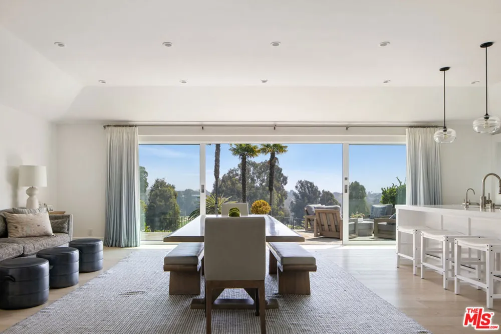 1132 Napoli Drive Los Angeles, CA 90272