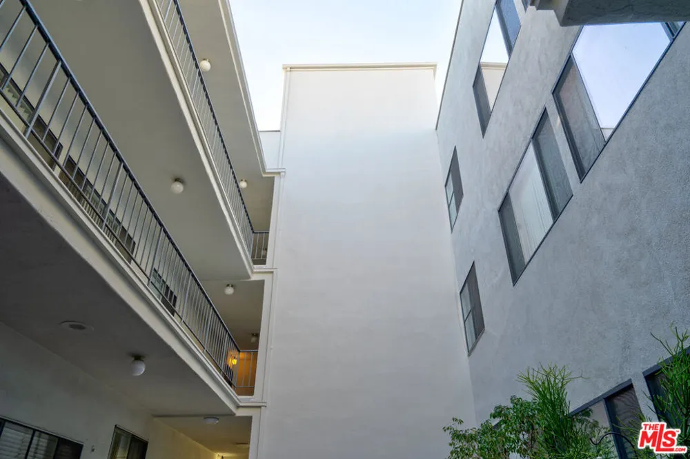 134 S Elm Drive #104 Beverly Hills, CA 90212