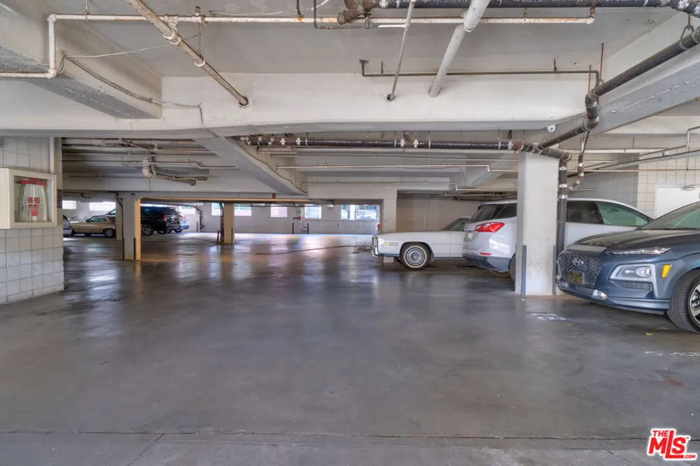 134 S Elm Drive #104 Beverly Hills, CA 90212