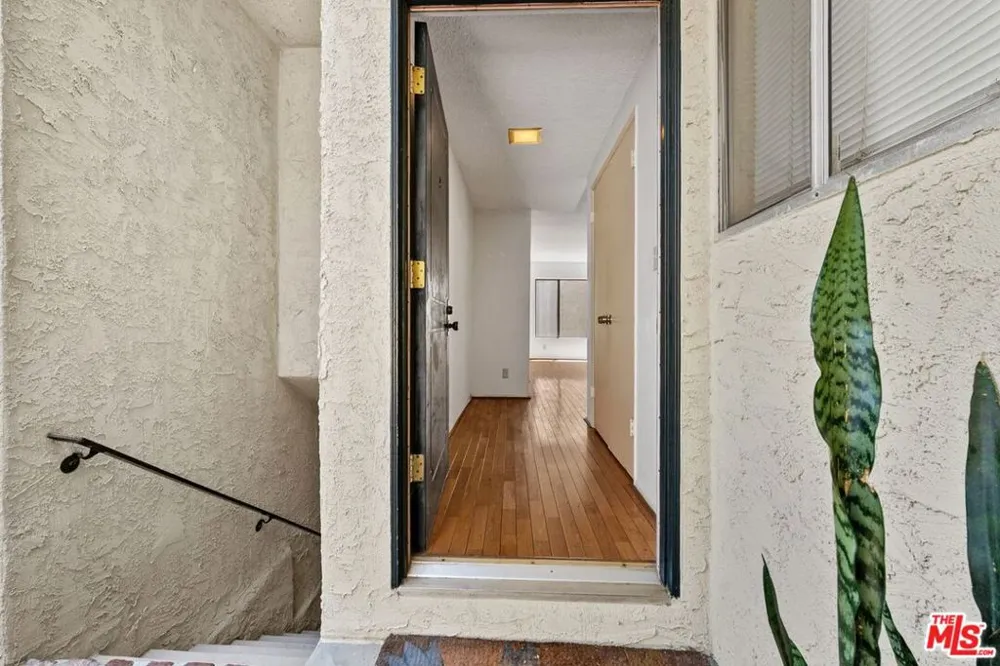 1831 Barry Avenue #3 Los Angeles, CA 90025