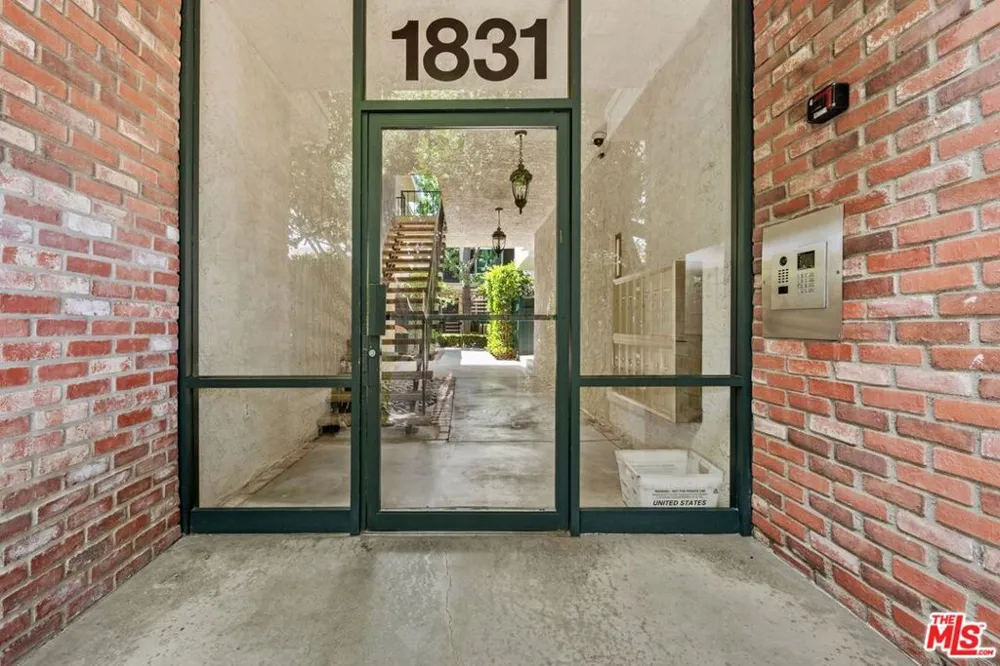 1831 Barry Avenue #3 Los Angeles, CA 90025