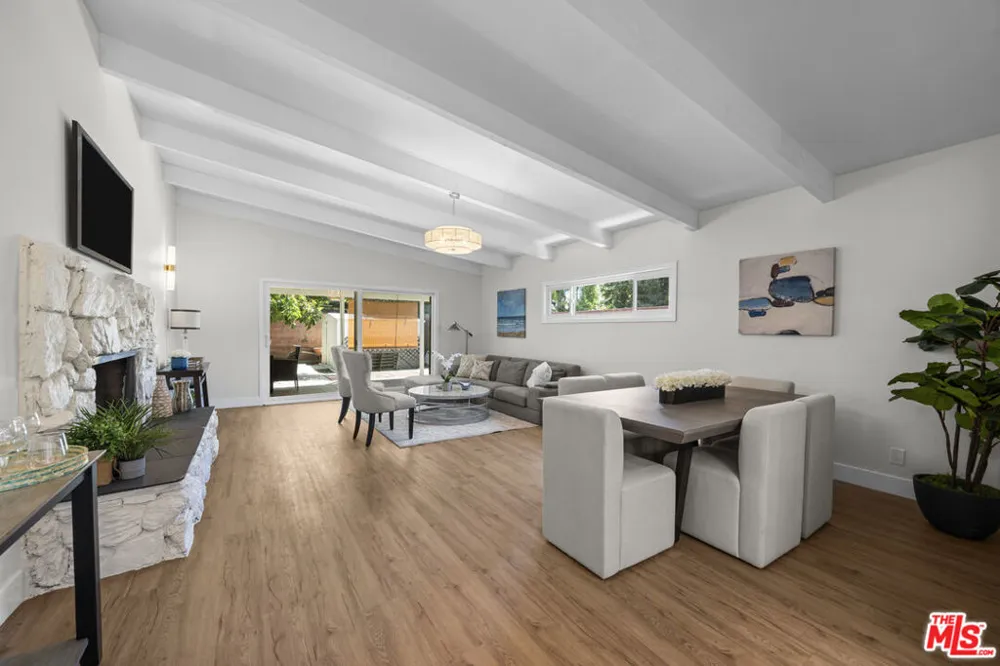 7528 Newcastle Avenue Reseda, CA 91335