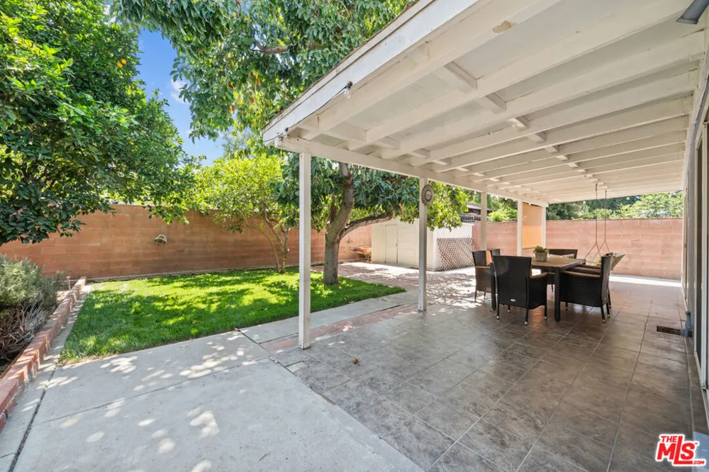 7528 Newcastle Avenue Reseda, CA 91335