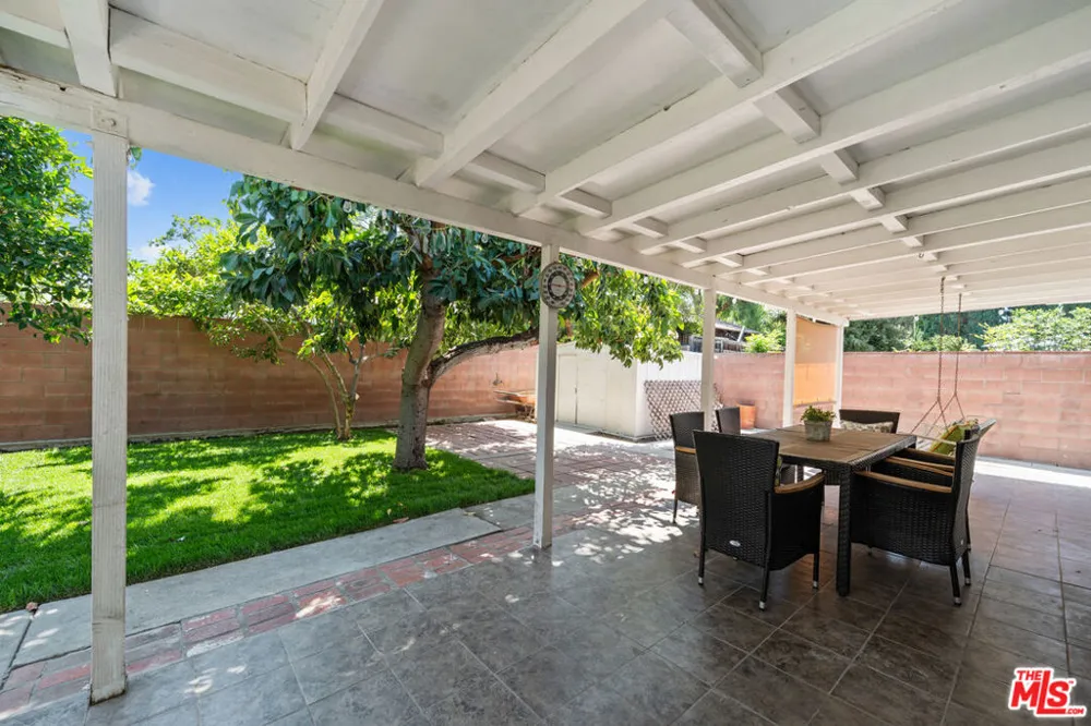 7528 Newcastle Avenue Reseda, CA 91335