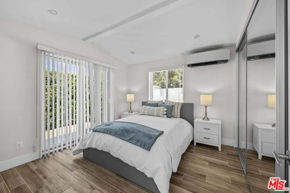 7528 Newcastle Avenue Reseda, CA 91335