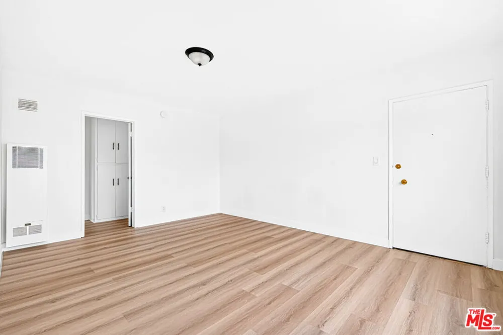 4777 San Vicente Boulevard #8 Los Angeles, CA 90019