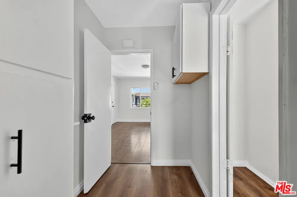 4777 San Vicente Boulevard #8 Los Angeles, CA 90019