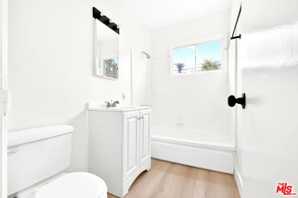 4777 San Vicente Boulevard #8 Los Angeles, CA 90019