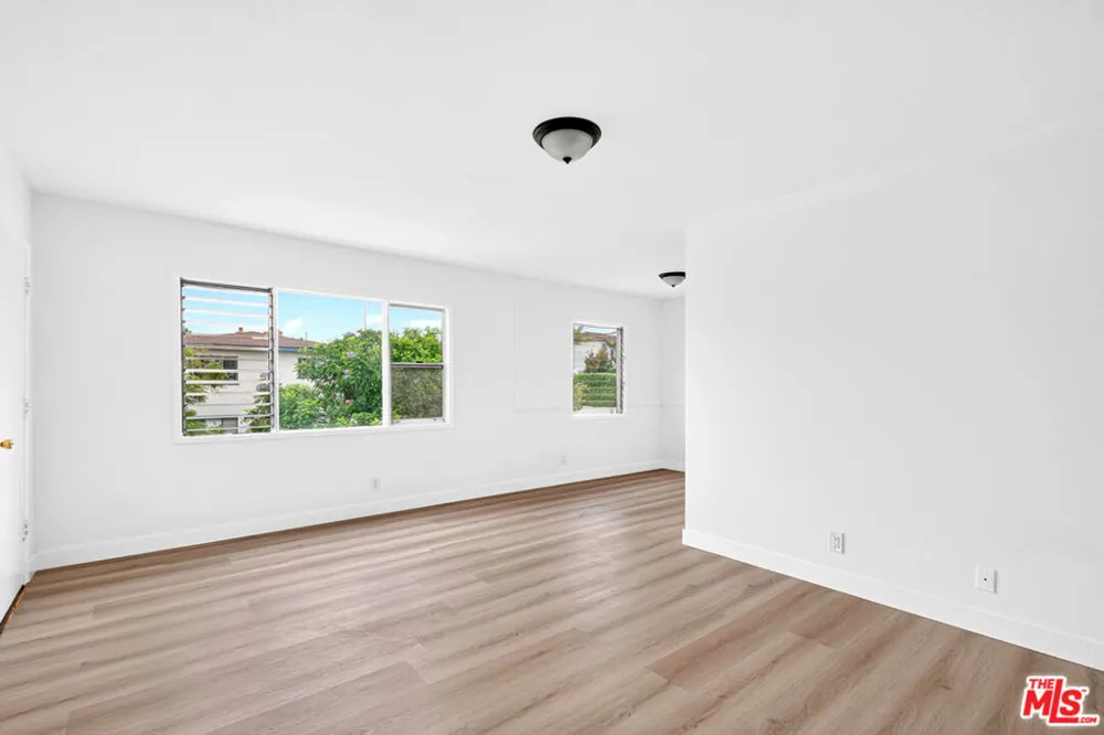 4777 San Vicente Boulevard #8 Los Angeles, CA 90019