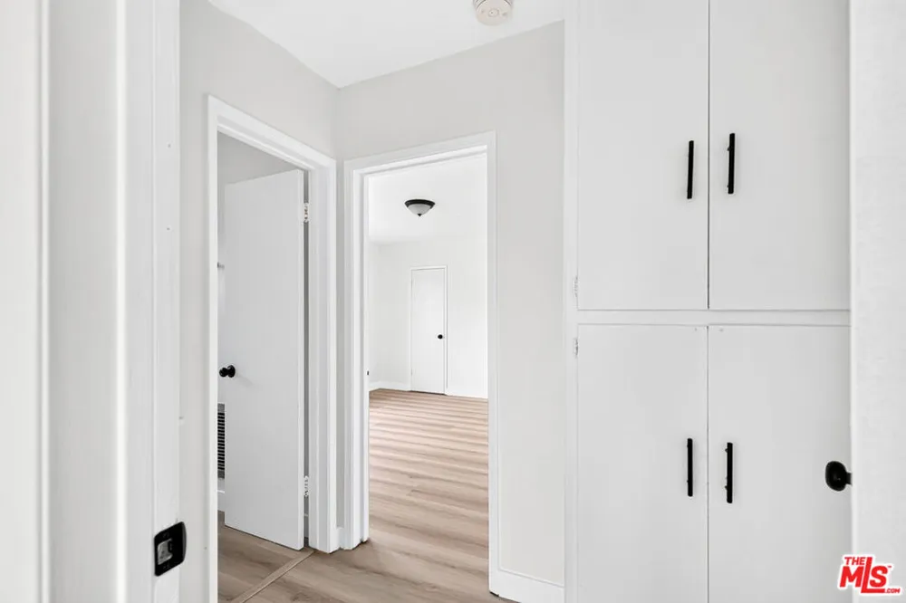 4777 San Vicente Boulevard #8 Los Angeles, CA 90019
