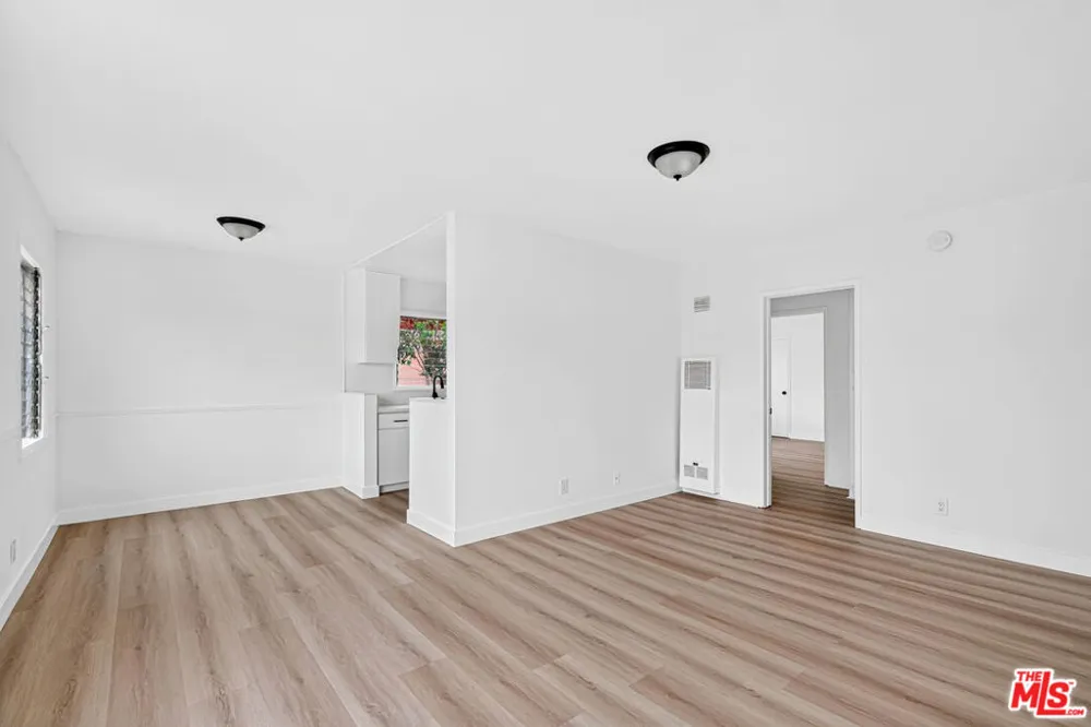 4777 San Vicente Boulevard #8 Los Angeles, CA 90019