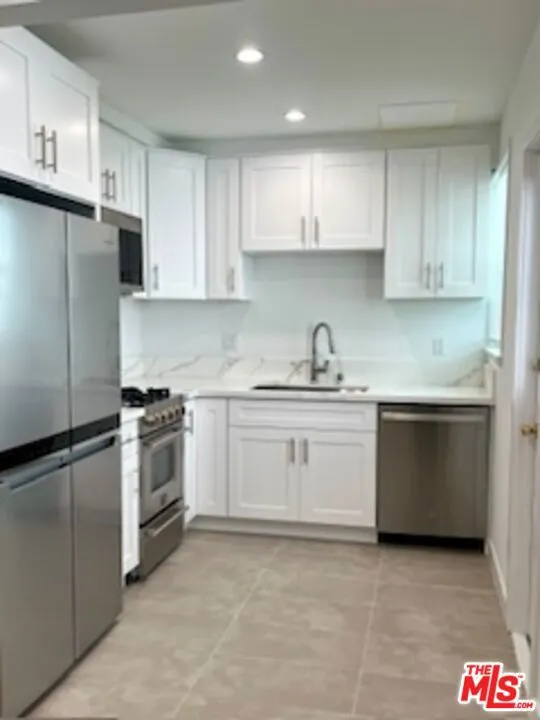 1725 Malcolm Avenue Los Angeles, CA 90024