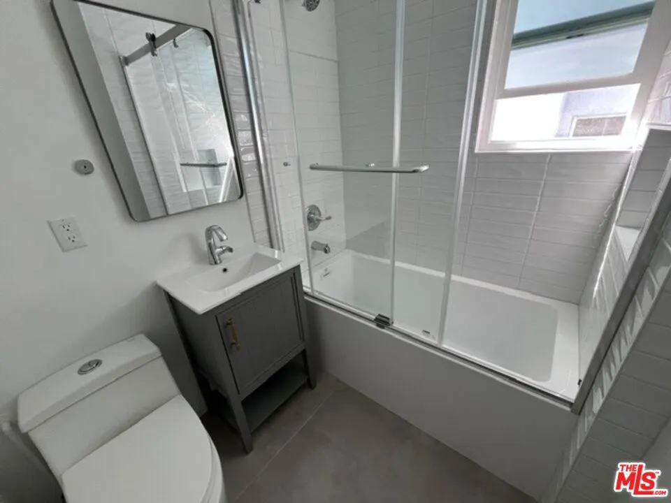 1725 Malcolm Avenue Los Angeles, CA 90024