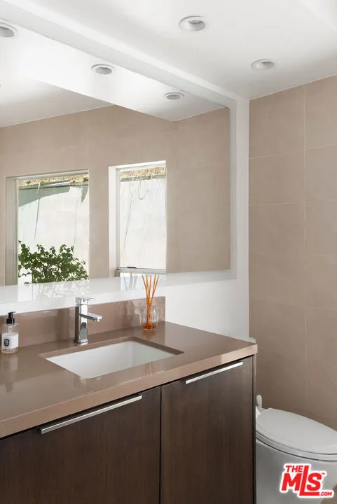 9659 Cedarbrook Drive Los Angeles, CA 90210