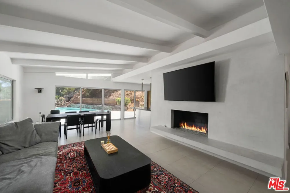 9659 Cedarbrook Drive Los Angeles, CA 90210