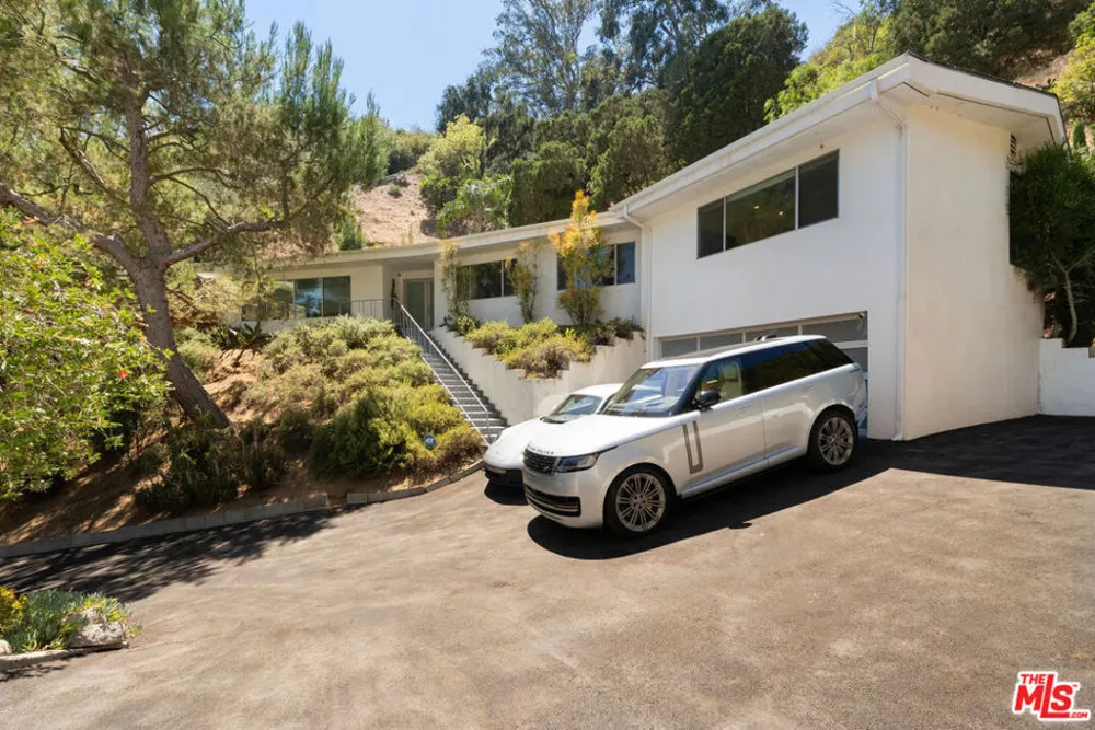 9659 Cedarbrook Drive Los Angeles, CA 90210